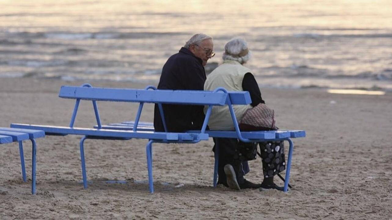 Ar tiesa, kad senelių namuose dieną draudžiama gulėti lovoje?