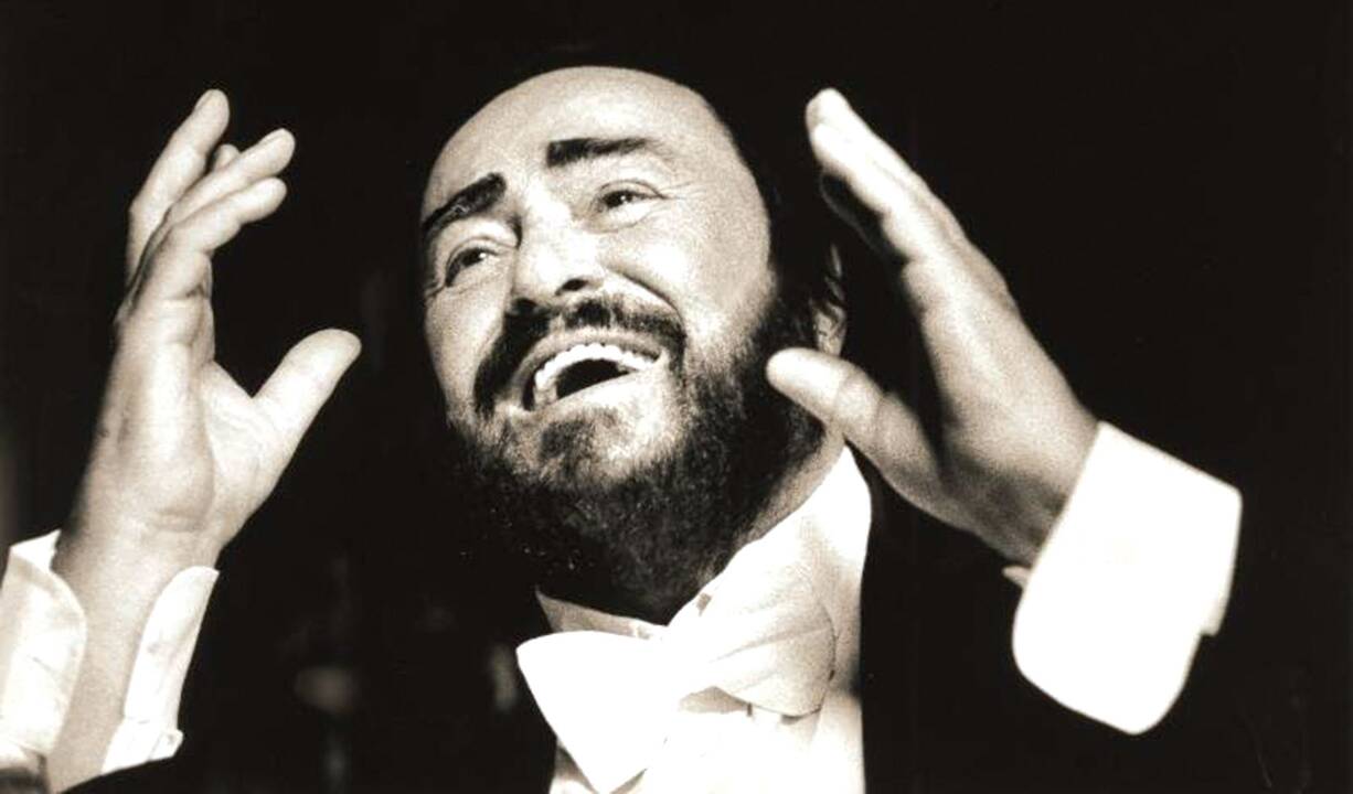 1935 m. gimė garsus italų operos dainininkas Luciano Pavarotti