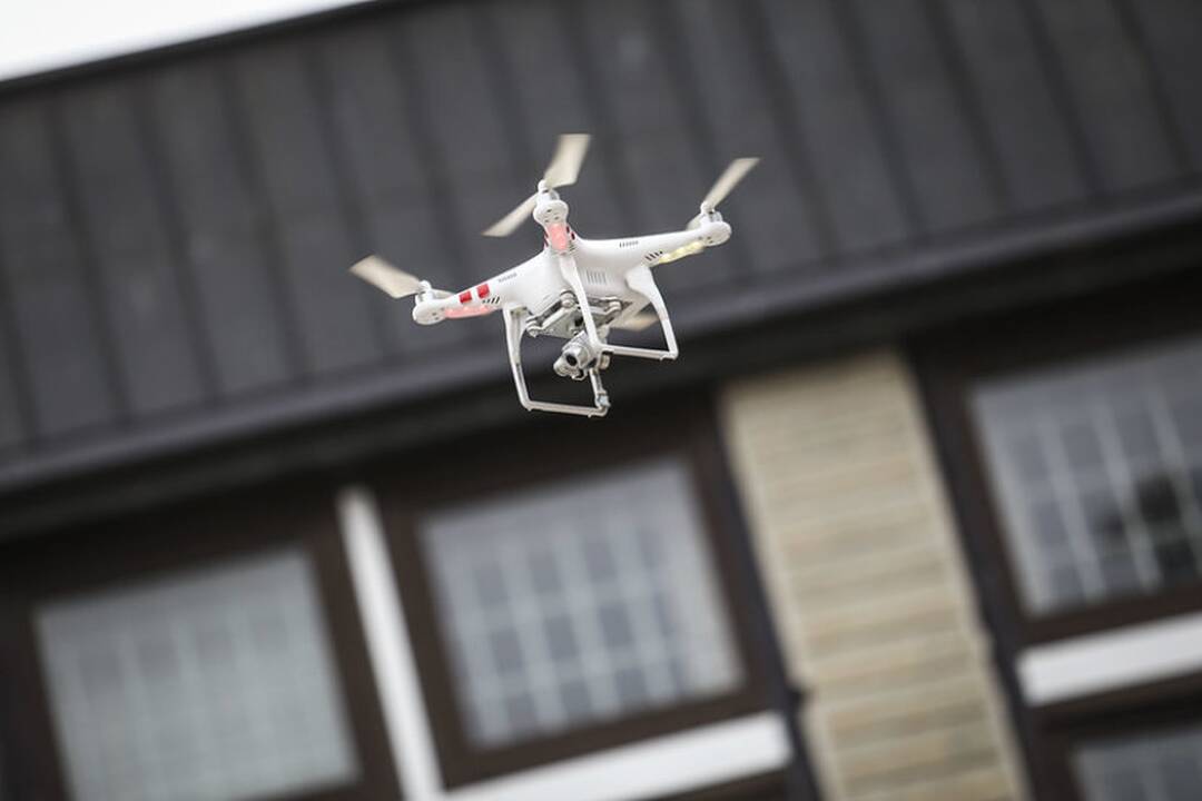 Kariuomenė fiksuoja daugiau neteisėtų skrydžių bepiločiais orlaiviais virš karinių objektų