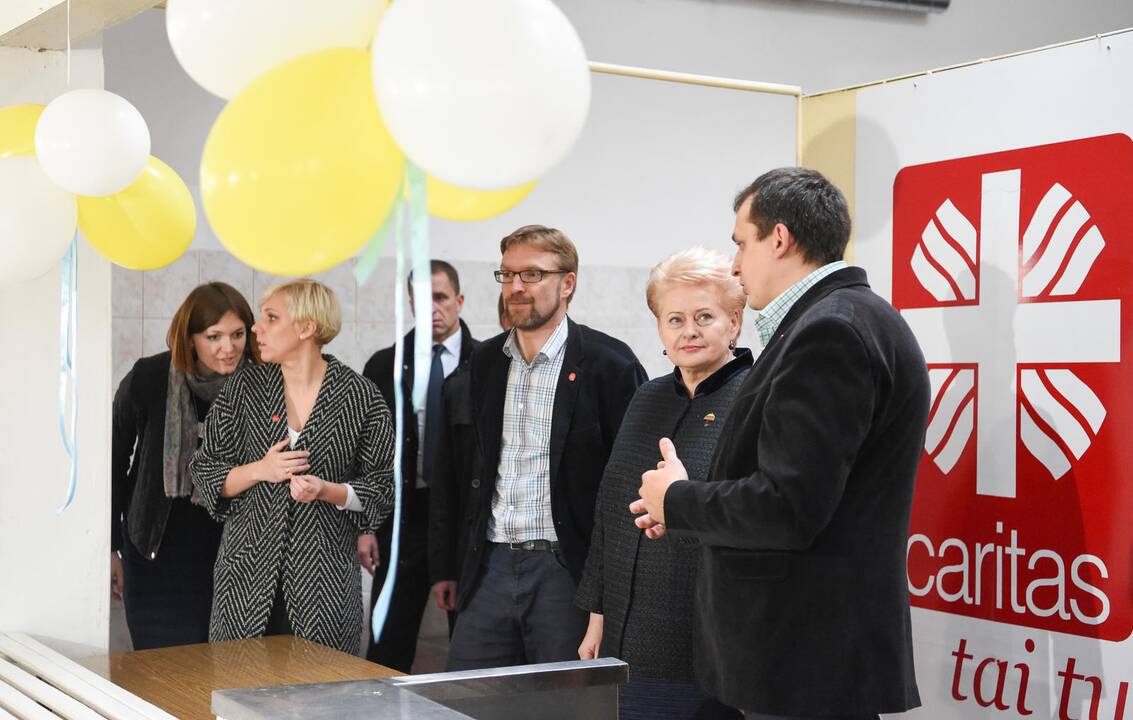 Prezidentė užsuko į „Carito“ Amatų mokymo centrą
