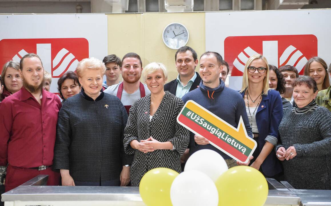 Prezidentė užsuko į „Carito“ Amatų mokymo centrą