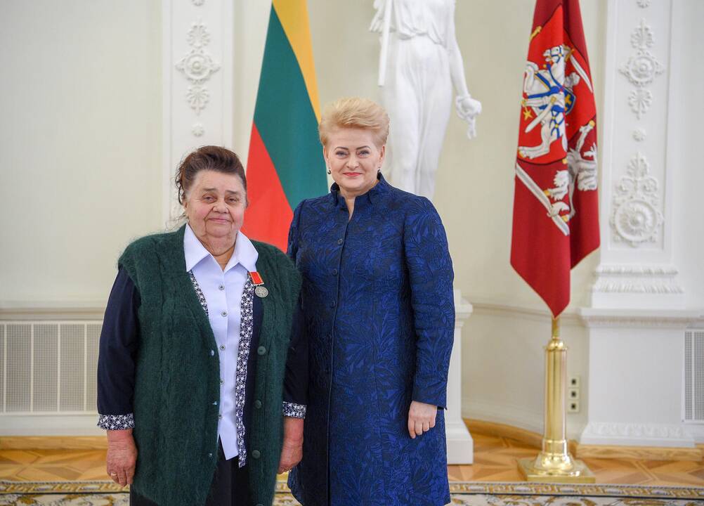 Prezidentė apdovanojo daugiavaikes motinas