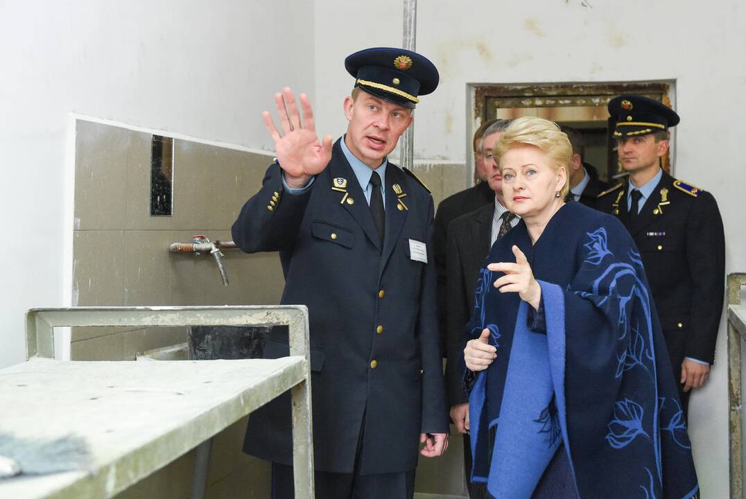 Kalinių prižiūrėtojai įsižeidė: o kas pagalvos apie mūsų sąlygas?