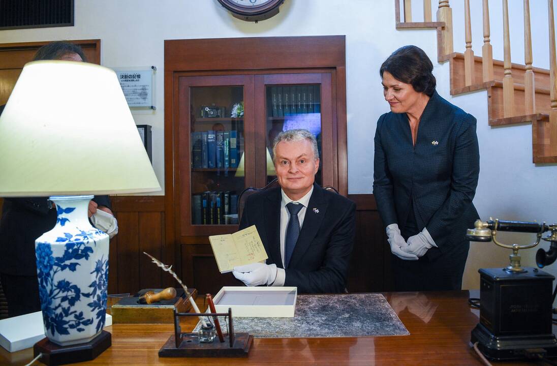 G. Nausėda pagerbė Č. Sugiharos atminimą