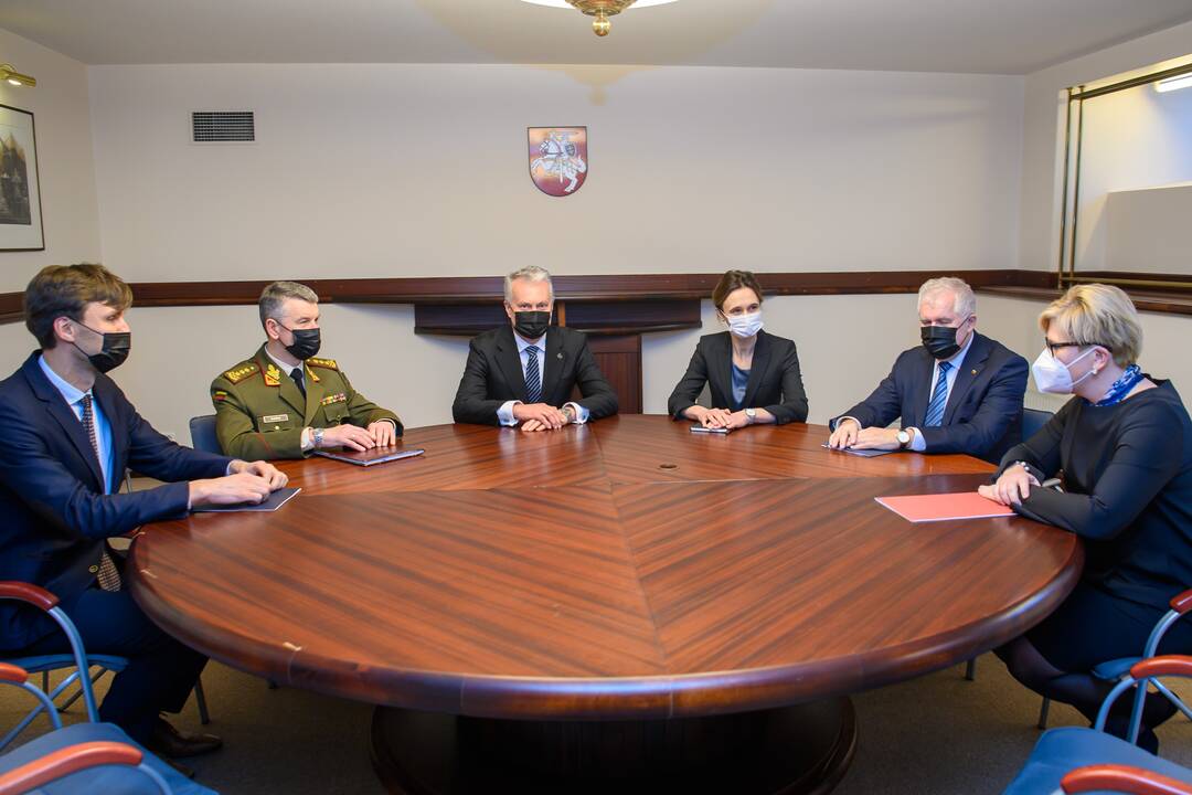 Valstybės gynimo taryba sutarė dėl kriterijų kreiptis į NATO dėl migrantų krizės