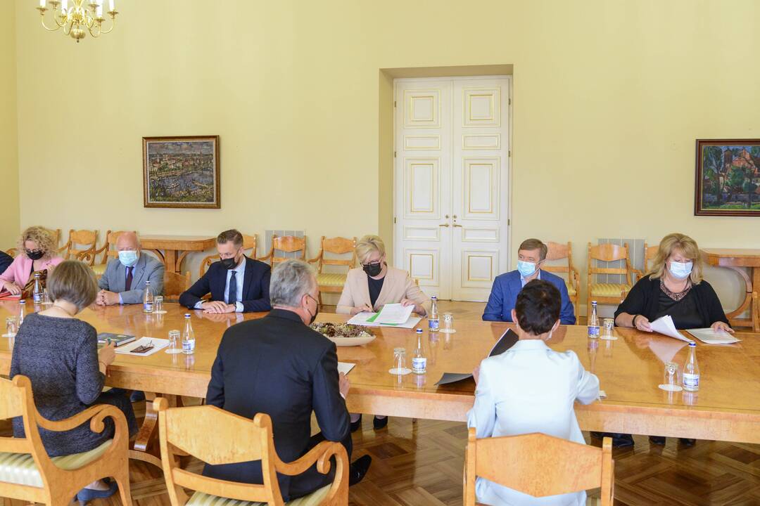 Prezidentas susitiko su partijų lyderiais
