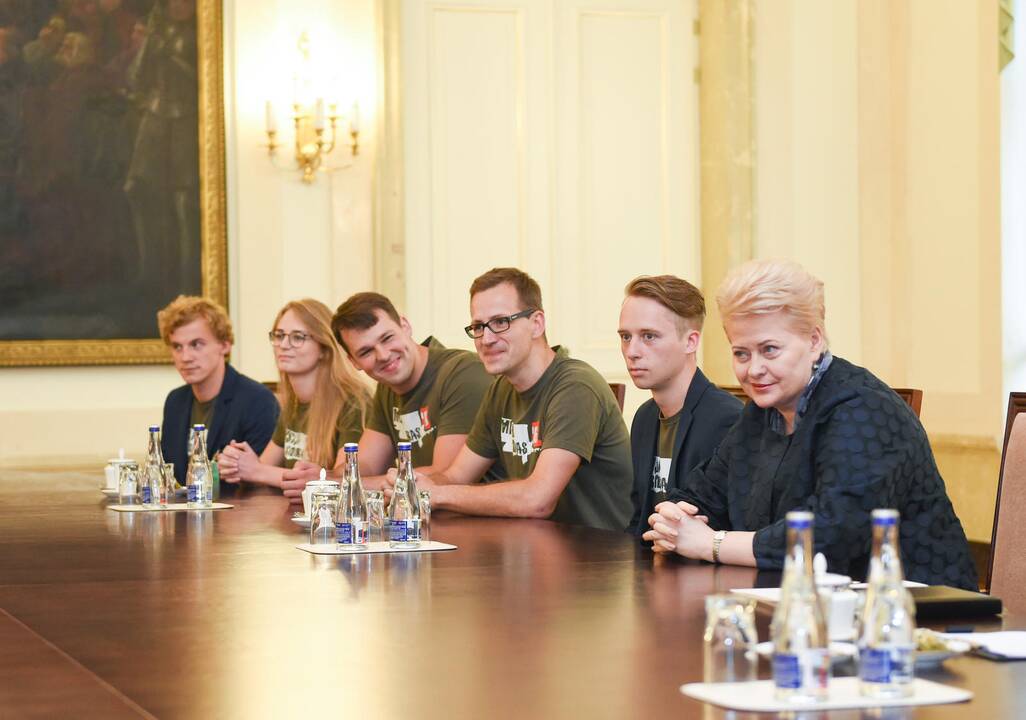 Į Prezidentūrą užsuko „Misijos Sibiras’16“ komanda