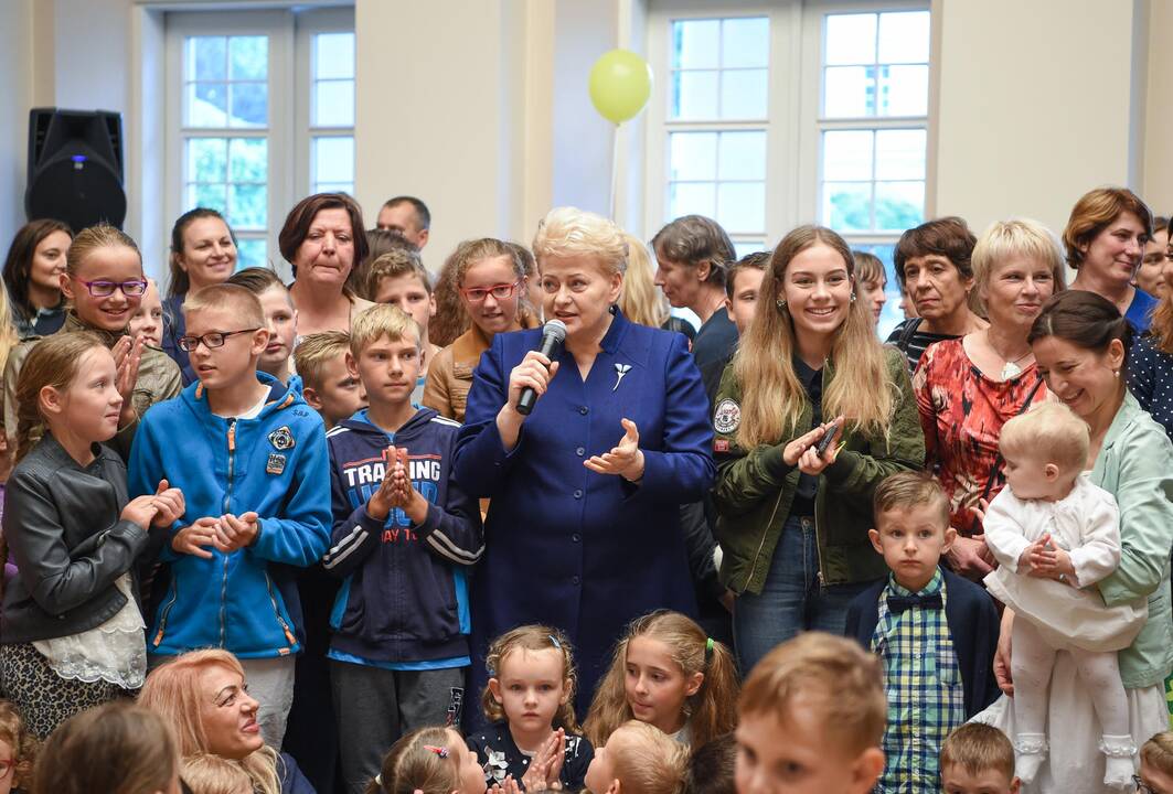 Į Prezidentūrą sugužėjo vaikai ir jų globėjai