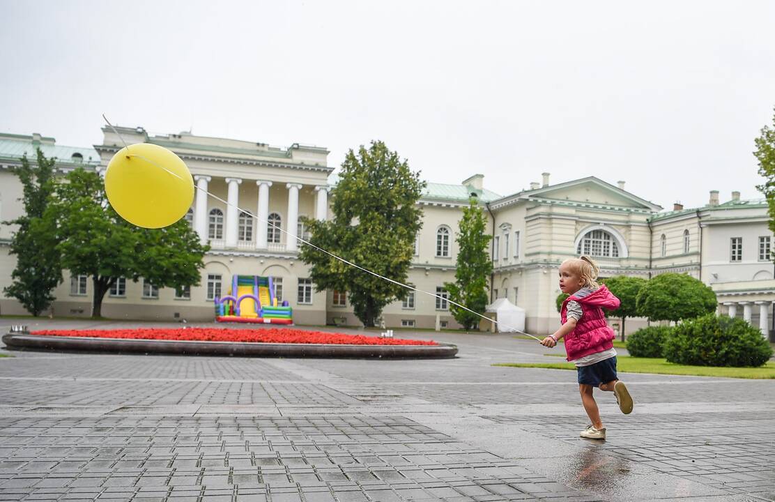 Į Prezidentūrą sugužėjo vaikai ir jų globėjai