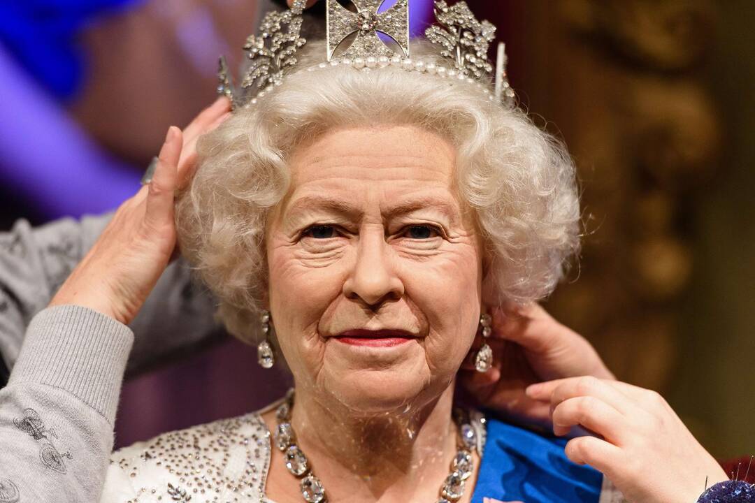 2011 m. britų karalienė Elizabeth II tapo antrąja ilgiausiai soste išsilaikiusia valdove per tūkstantmetę šios šalies monarchijos istoriją