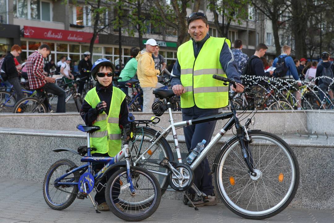 Reikalavimas dviratininkams dėl ryškiaspalvių liemenių liko galioti