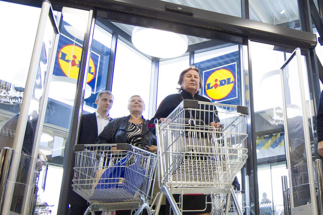 „Lidl“ tikina: tų pačių prekių kainos visoje Lietuvoje yra vienodos
