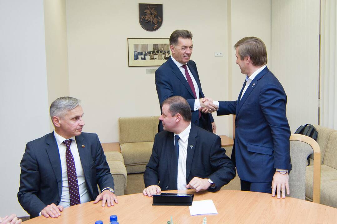 Abejojama, ar valdančioji koalicija vis dar turi daugumą Seime