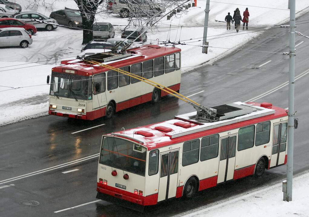 Vilniuje troleibusas prispaudė žmogų