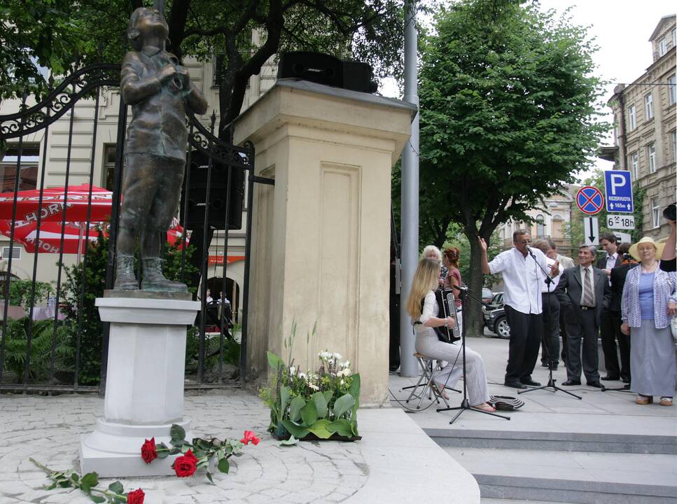 1914 m. Vilniuje gimė prancūzų rašytojas Romain Gary. Mirė 1980 m.