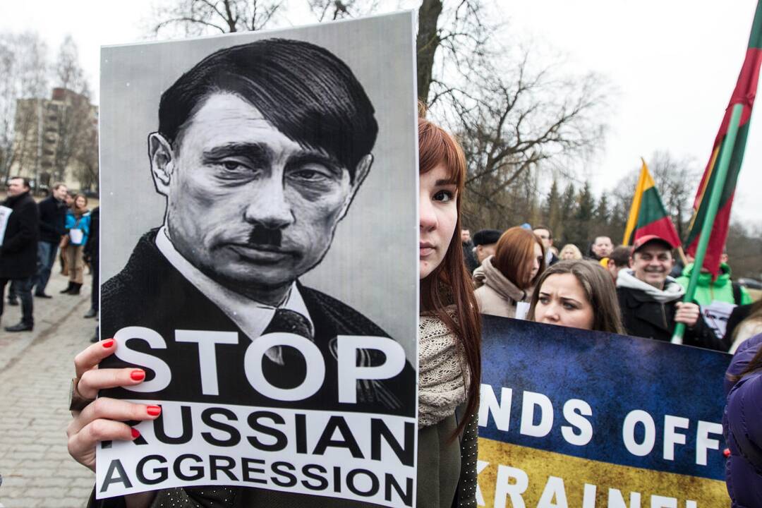 Prie Rusijos ambasados – protestas prieš karinius veiksmus Ukrainoje