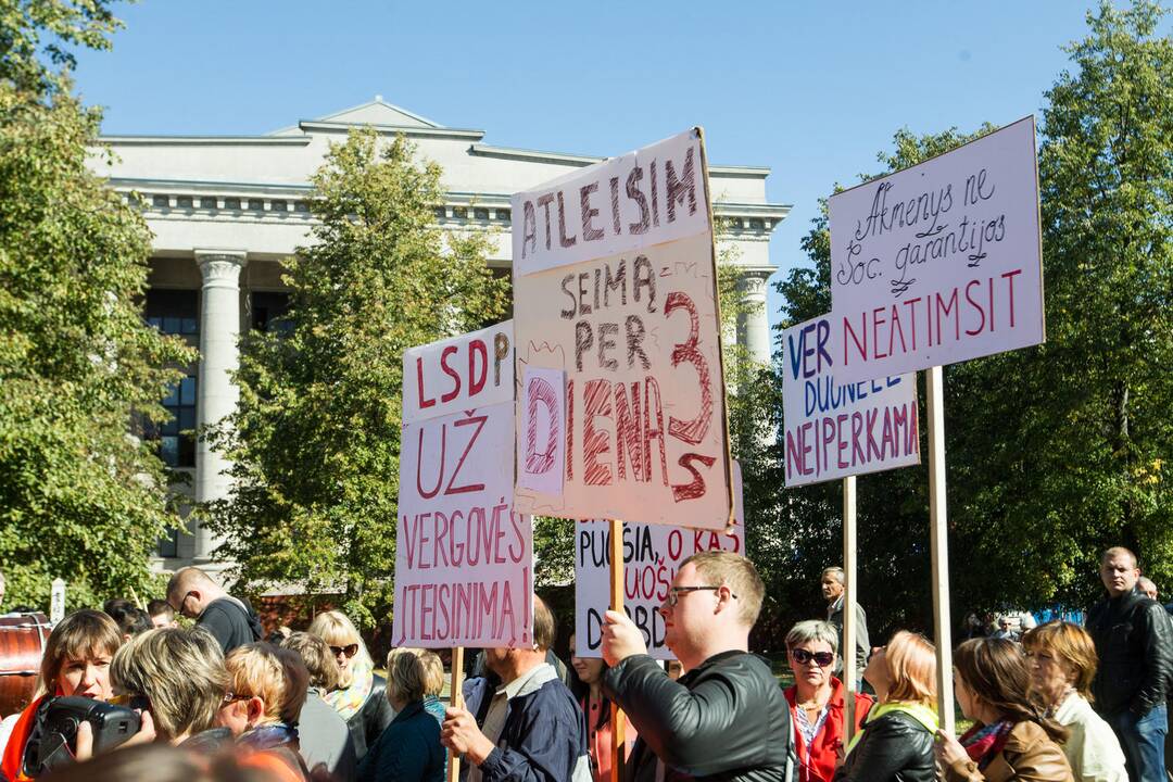 Seimo sesijos pirmąją dieną – profsąjungų mitingas