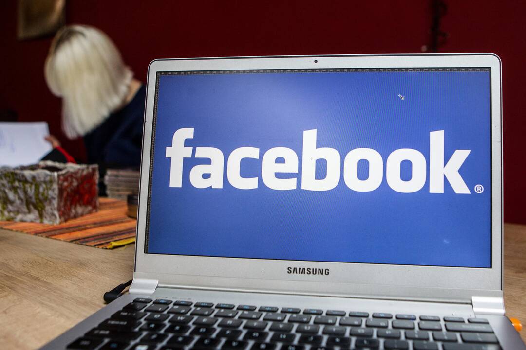 „Facebook“ demaskavo politinės įtakos kampaniją artėjant JAV rinkimams
