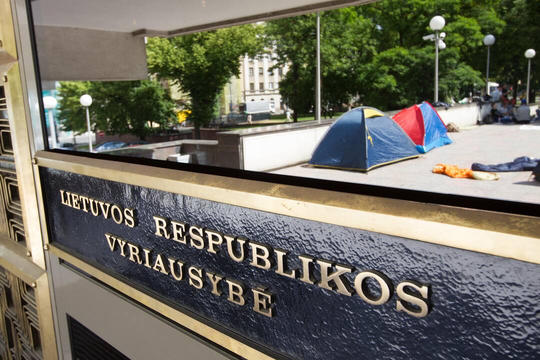 Kas protestuoja prie Vyriausybės?