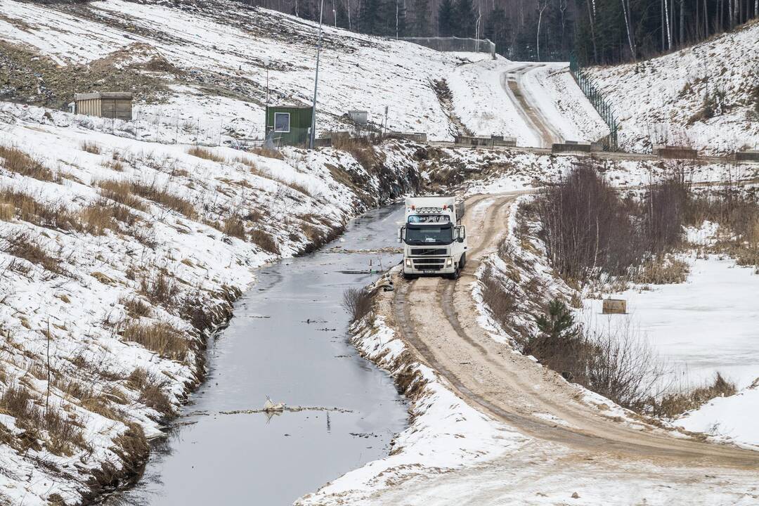 Kazokiškių sąvartyne kaupiasi degiosios atliekos