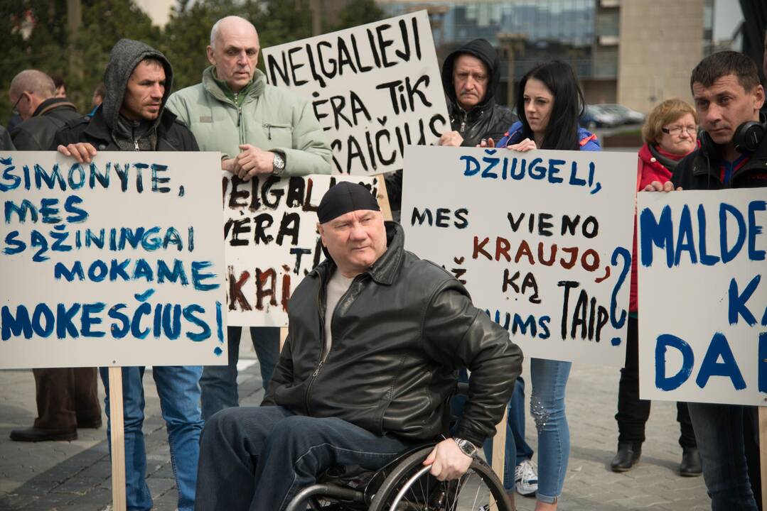 Neįgaliųjų organizacijos prašo įvesti „neįgaliojo krepšelį“