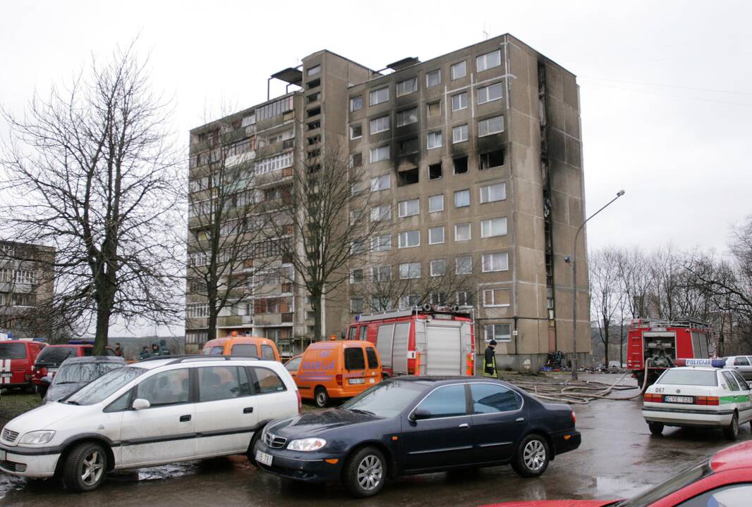 Tragiško gaisro Žirmūnuose kaltinamąjį siūloma įkalinti 18 metų