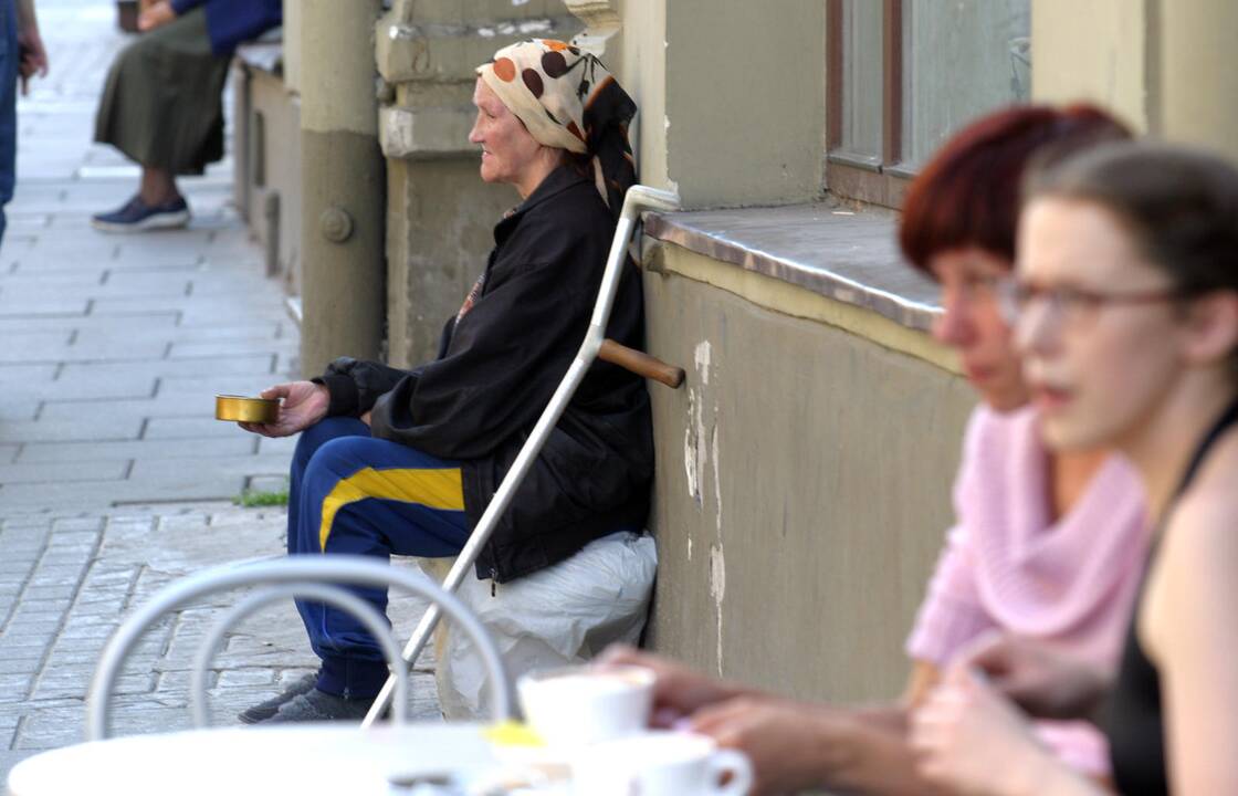 Dėl išmaldos prašymo ir davimo Vilniuje šiemet nubausta 16 asmenų