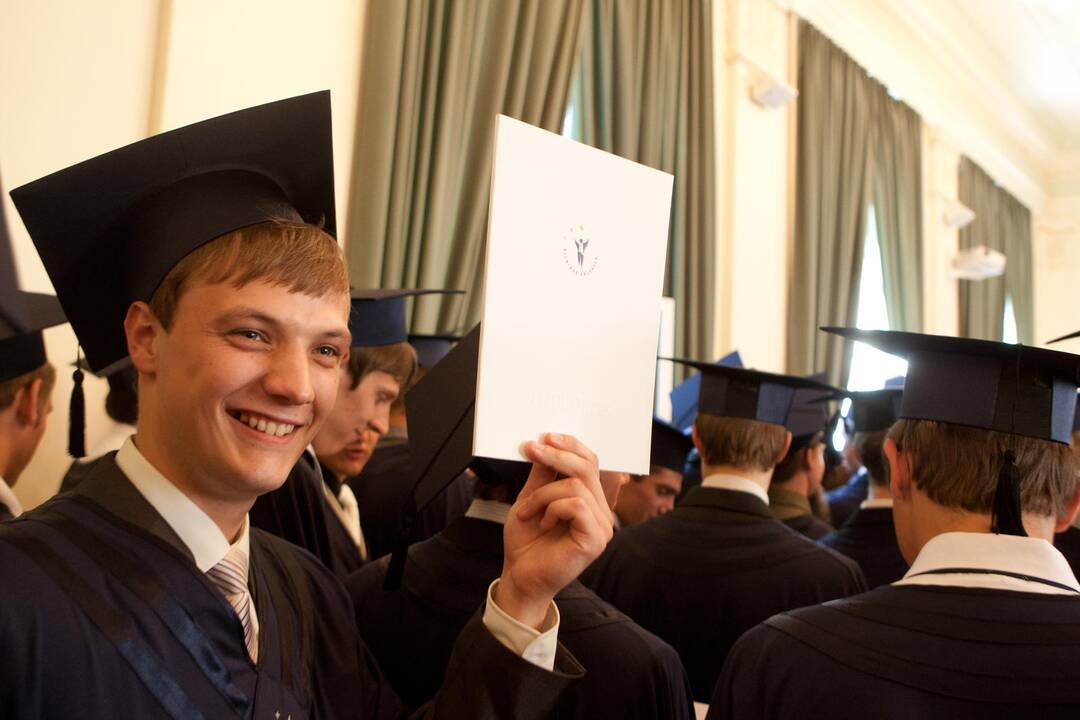Tarsis dėl paramos įstojusiesiems į geriausius užsienio universitetus