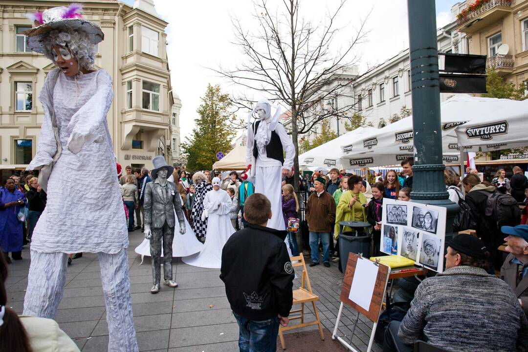 Gedimino prospekte – Tautų mugės šurmulys