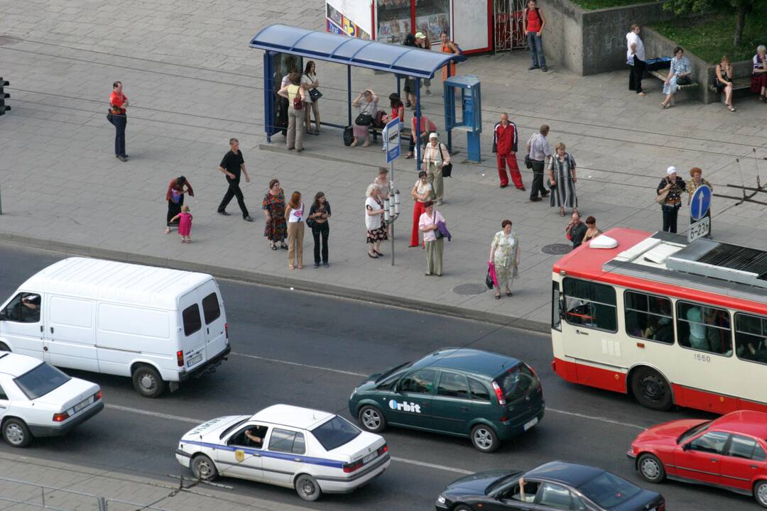 Viešojo transporto stotelėse – kova be taisyklių