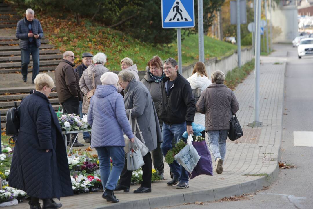 Vėlinės Joniškės kapinėse