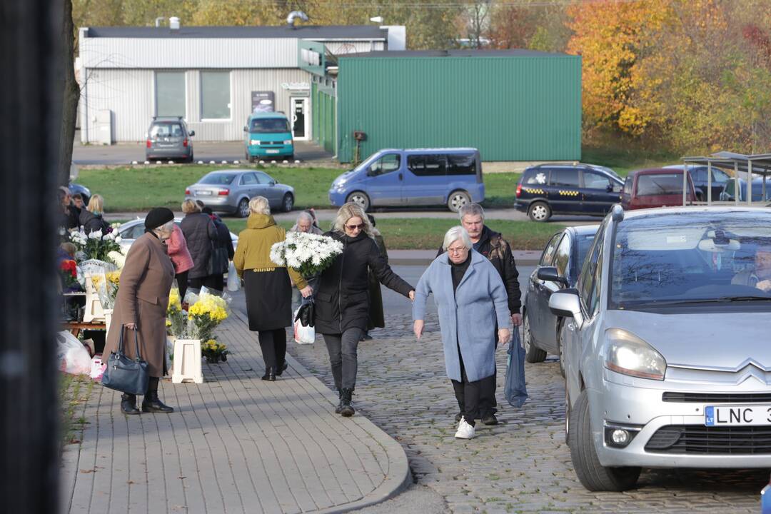 Vėlinės Joniškės kapinėse