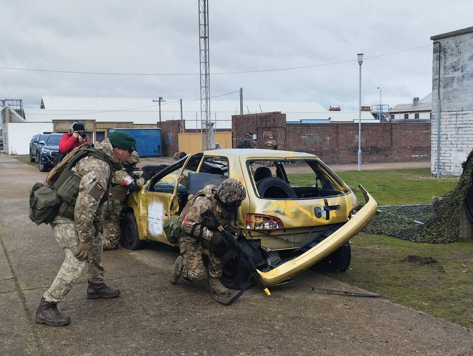 Lietuva siųs 40 instruktorių į Vokietiją mokyti ukrainiečių karių