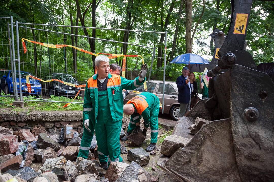 Paminkliniai akmenys grįžta į senąsias žydų kapines