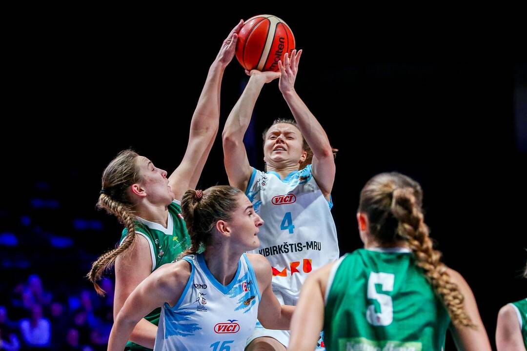 Vilniaus "Ryto" krepšininkams nepavyko apginti Karaliaus Mindaugo taurės, o "Kibirkšties-MRU" ekipa antrus metus iš eilės suklupo Karalienės taurės turnyro finale.