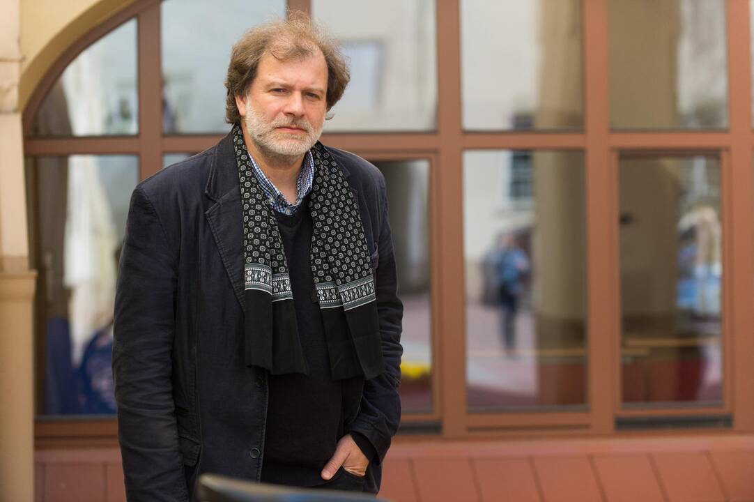Pirmasis kultūros ir švietimo ministras D.Kuolys sako, kad, nepaisant visų sukrėtimų, Lietuvos mokykla vis dar turi stiprių, pajėgių mokytojų.