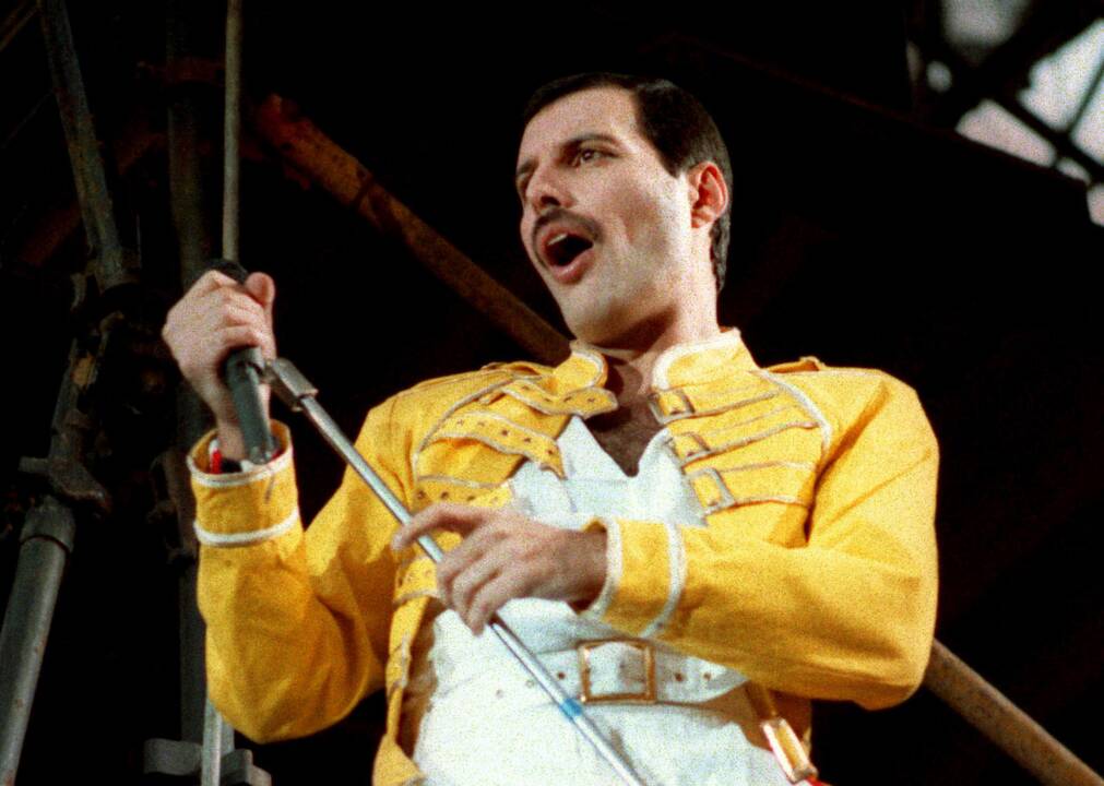 1991 m. nuo AIDS mirė britų legendinės grupės „Queen“ 45 metų vokalistas Freddie Mercury