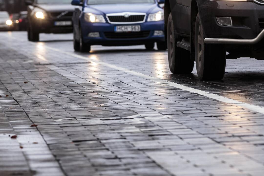Kėdainių, Tauragės ir Skuodo rajonų keliuose susiformavo plikledis
