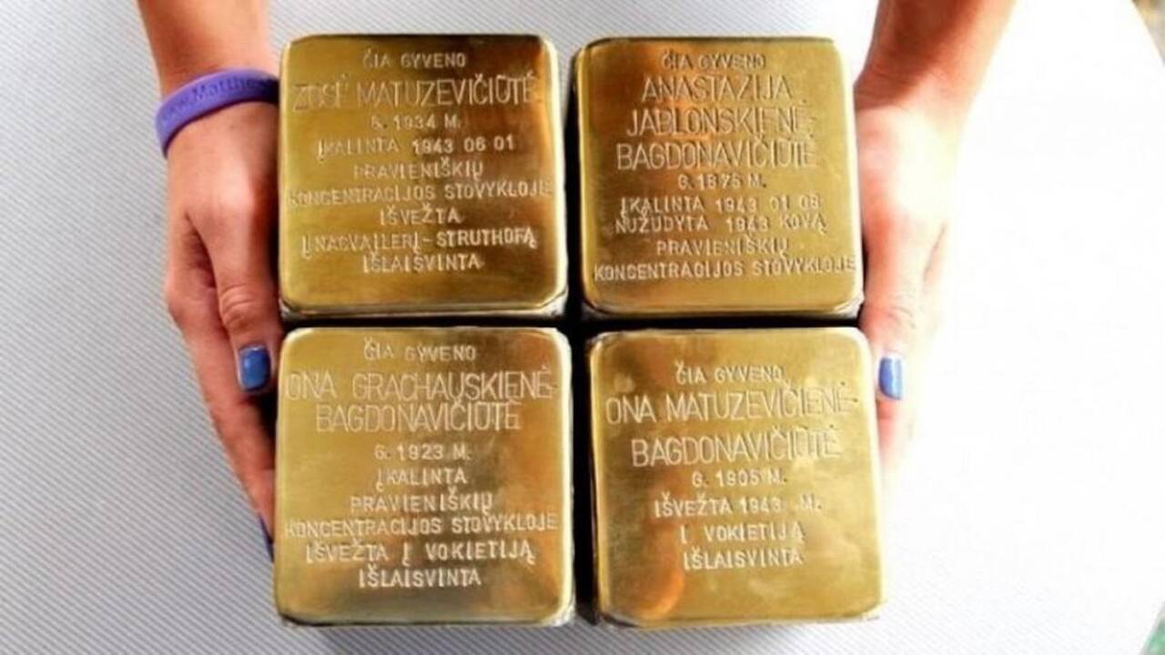 Startuoja puslapis, pristatantis per Holokaustą nukentėjusių žmonių istorijas