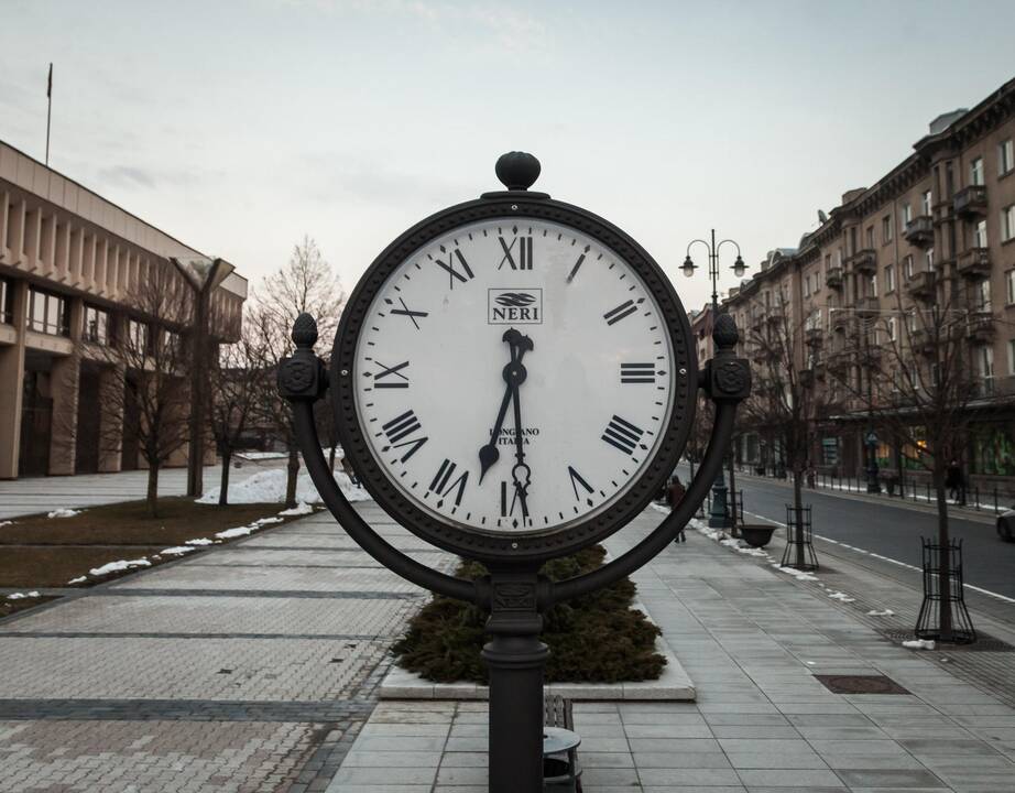 Mokslininkai – už nuolatinį vasaros laiką Lietuvoje