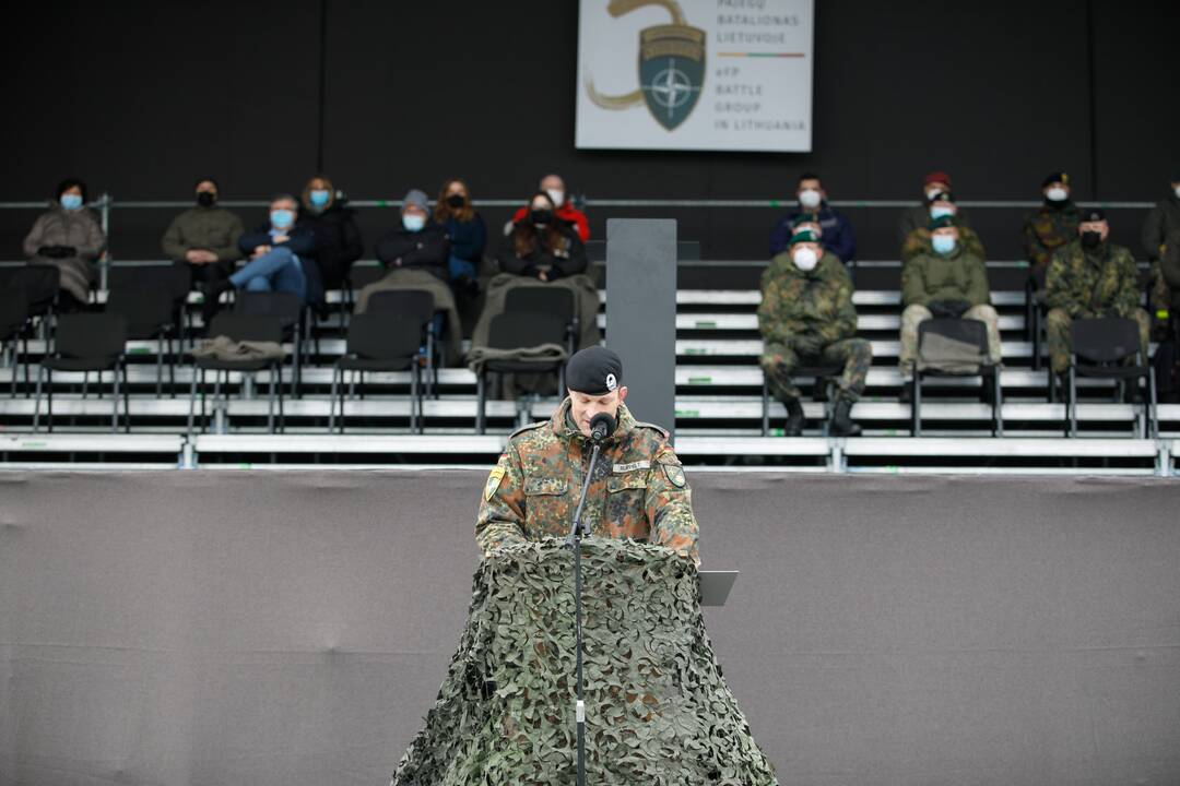 NATO vadų pasikeitimo ceremonija