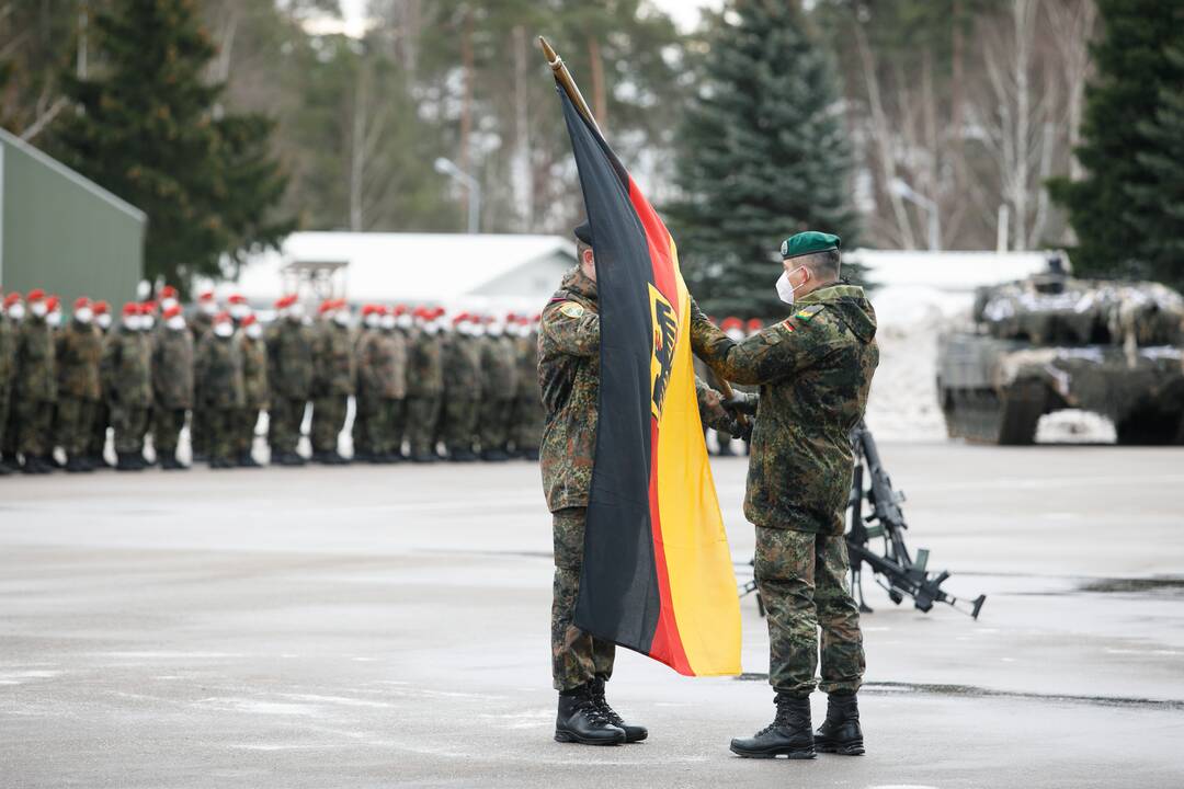 NATO vadų pasikeitimo ceremonija