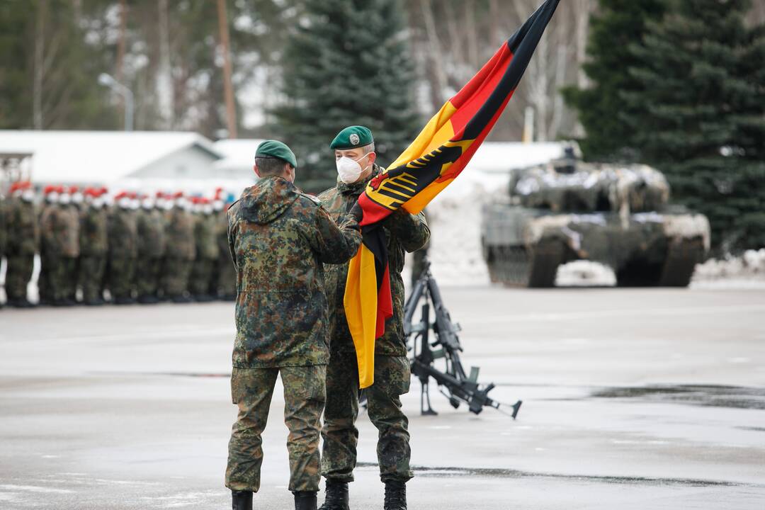 NATO vadų pasikeitimo ceremonija
