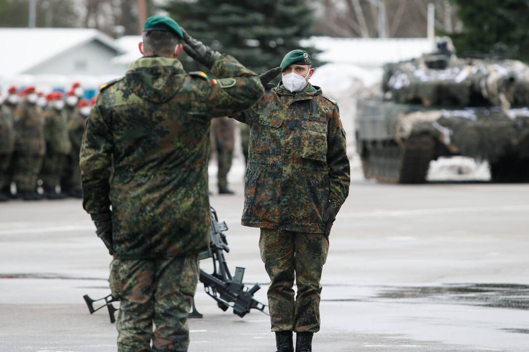 NATO vadų pasikeitimo ceremonija