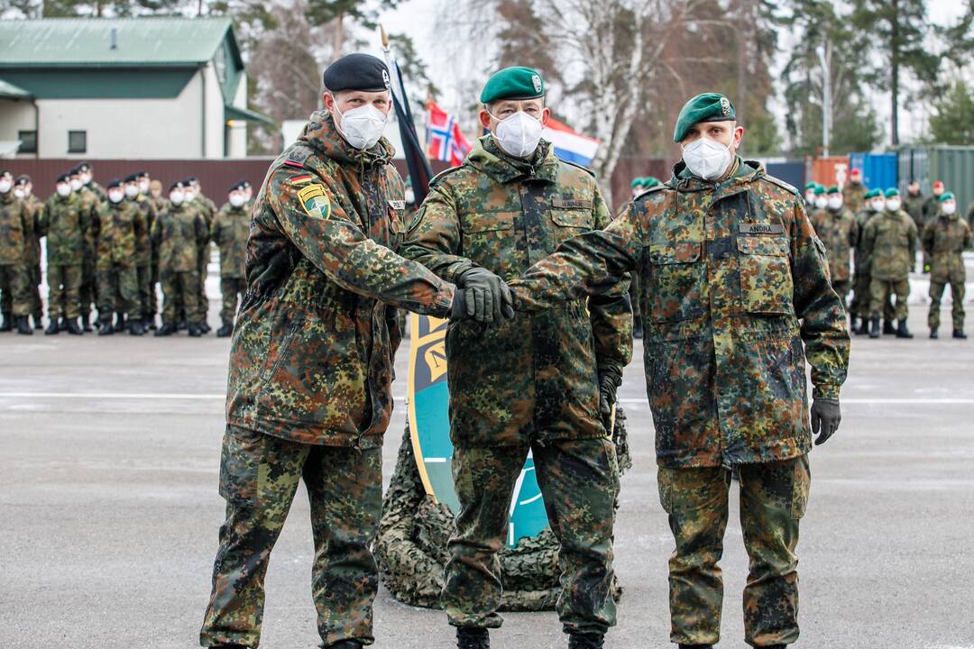 NATO vadų pasikeitimo ceremonija