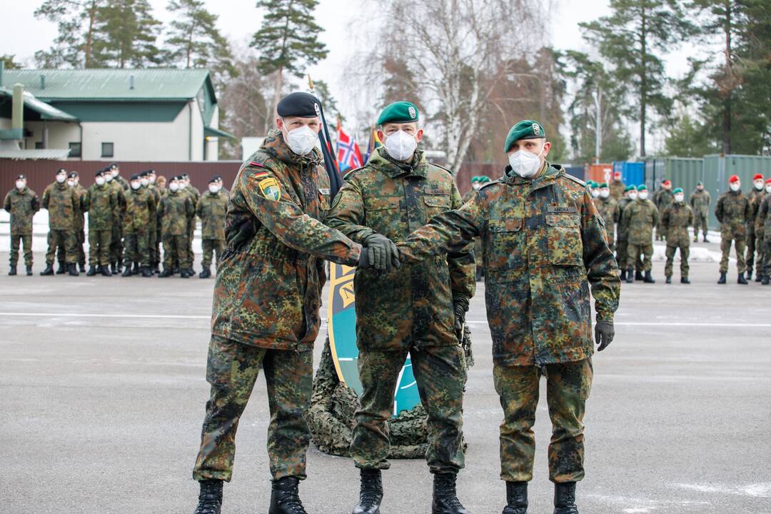 NATO vadų pasikeitimo ceremonija