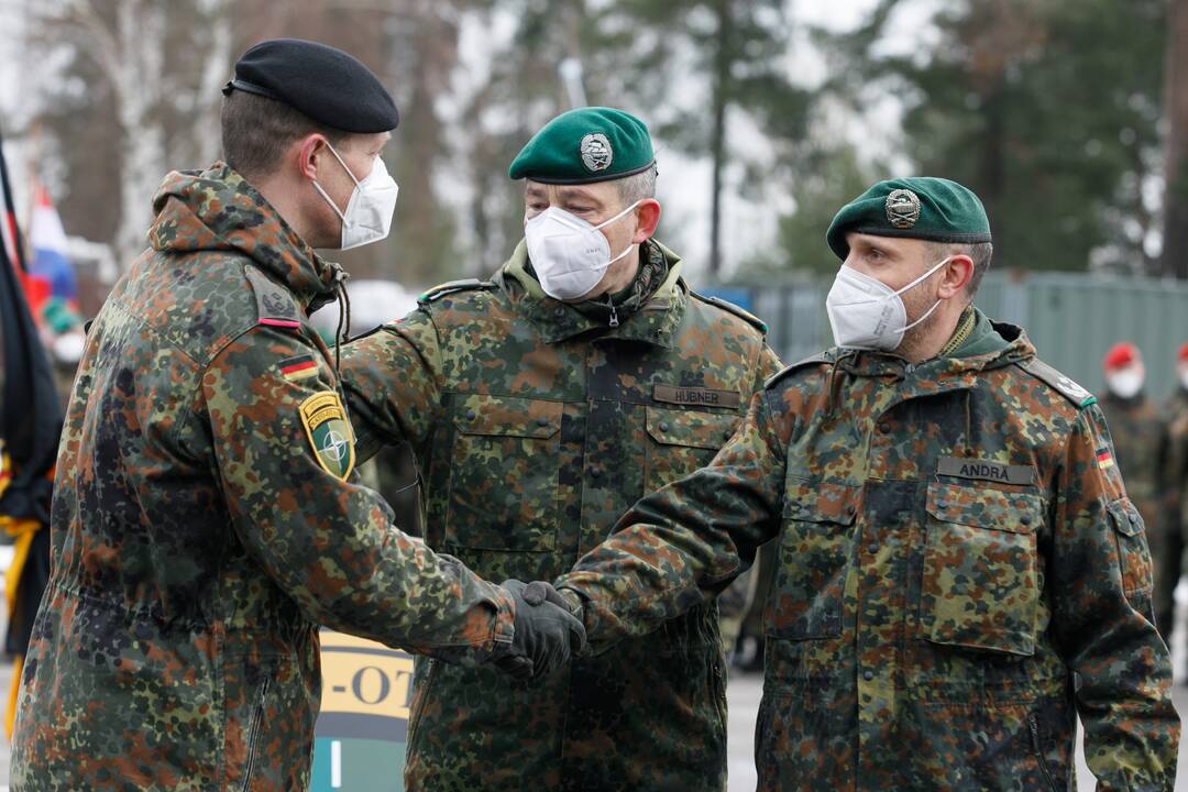 NATO vadų pasikeitimo ceremonija
