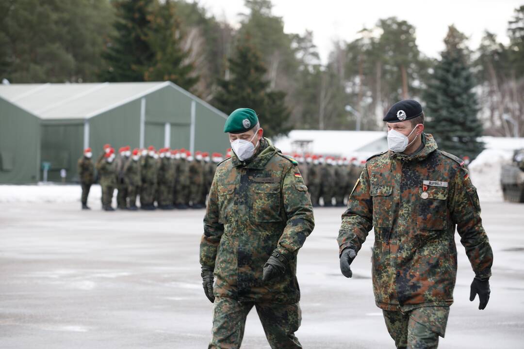 NATO vadų pasikeitimo ceremonija