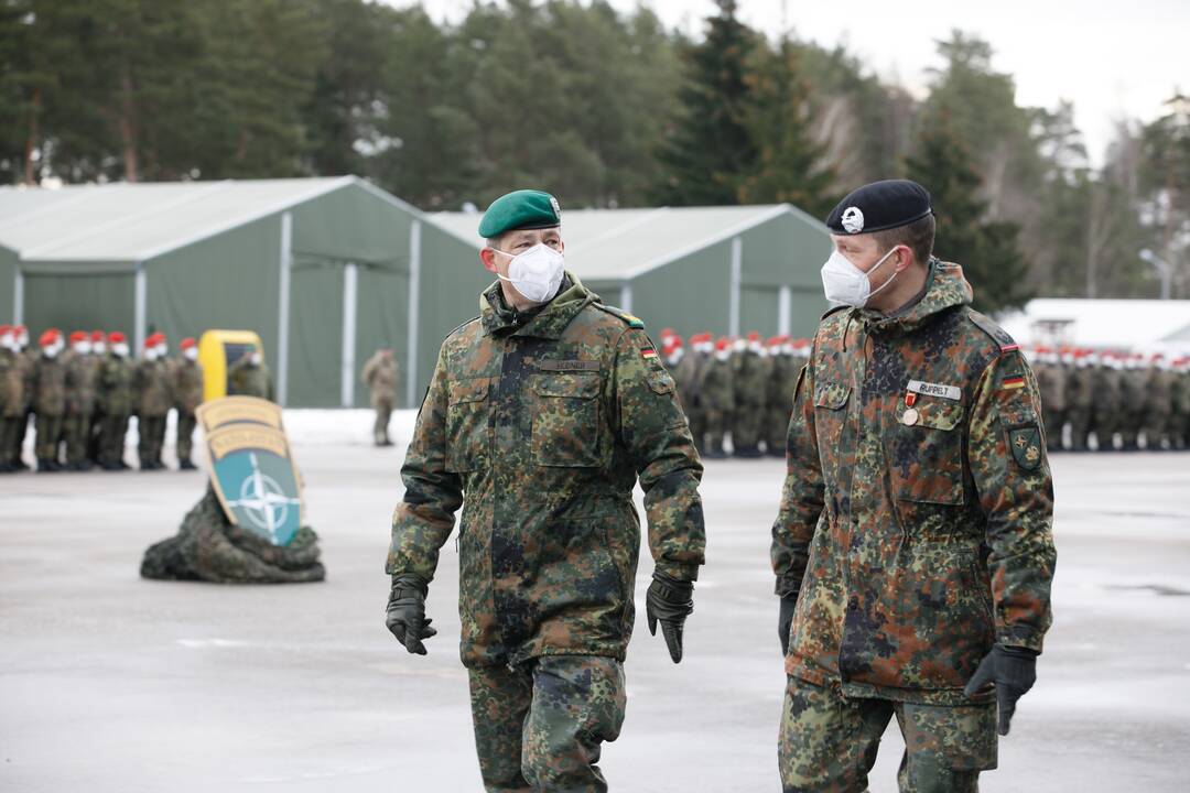 NATO vadų pasikeitimo ceremonija