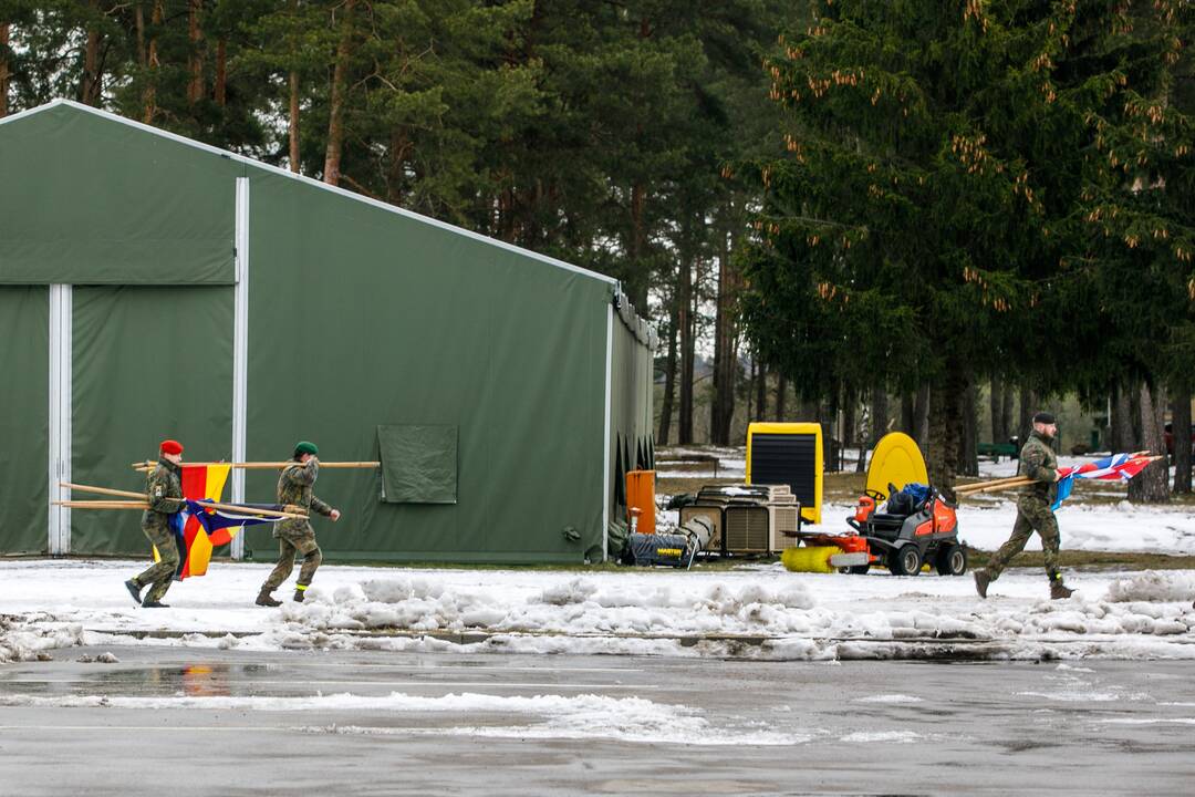 NATO vadų pasikeitimo ceremonija